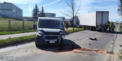 Artykuł: Ciężarówka, bus i samochód osobowy zderzyły się w Lubawie. Jedna osoba poszkodowana