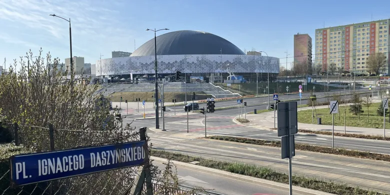 Przetrwał wojnę, zachował charakter. Historia Placu Daszyńskiego