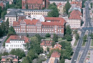 Historia ukryta między ulicami. Plac Andrzeja Wakara