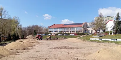 Duża inwestycja przy olsztyńskiej szkole. Trwa modernizacja boiska przy ul. Kołobrzeskiej [ZDJĘCIA]
