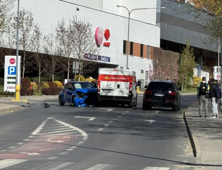 Duża kolizja w Śródmieściu. 48-latka wymusiła pierwszeństwo