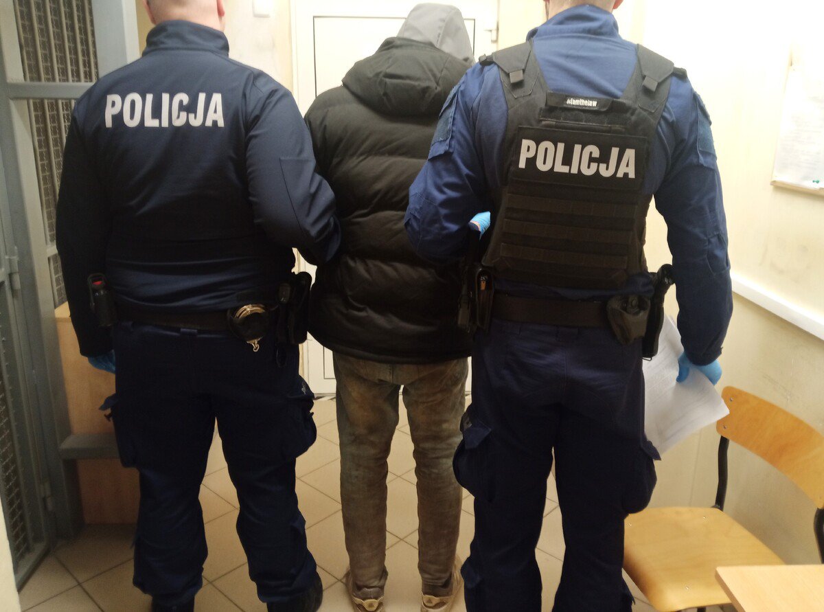 24-letni Francuz przewoził 8 nielegalnych migrantów osobową Hondą. Wpadł w Biskupcu