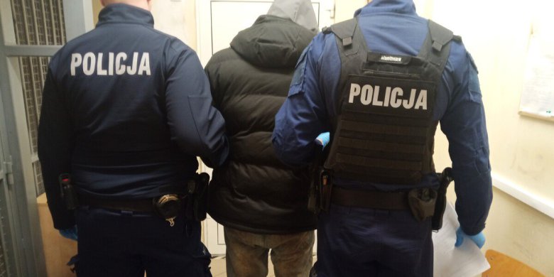 Artykuł: 24-letni Francuz przewoził 8 nielegalnych migrantów osobową Hondą. Wpadł w Biskupcu