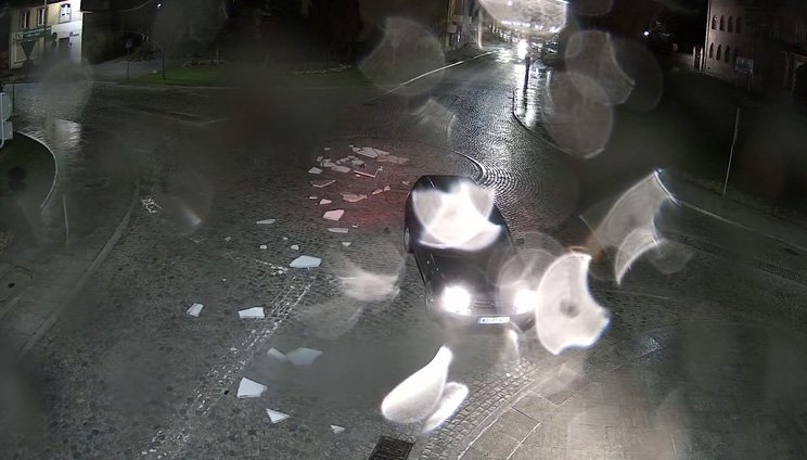 Olsztynek: "na rondzie prosto" - rzeźba zapłaciła wysoką cenę [WIDEO]