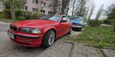 Pościg ulicami Olsztyna za czerwoną strzałą. Kierowca BMW uciekał pieszo [ZDJĘCIA, WIDEO]