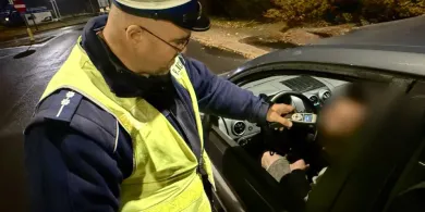Jeden nie zdał egzaminu, drugi zapomniał o światłach, trzeci o rozsądku. Policjanci przecierali oczy ze zdumienia