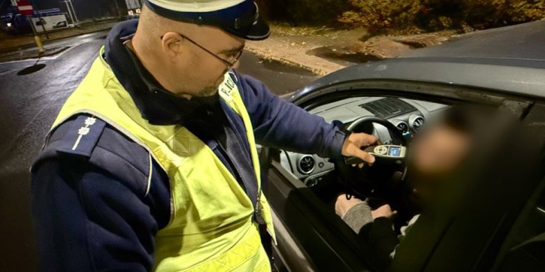 Jeden nie zdał egzaminu, drugi zapomniał o światłach, trzeci o rozsądku. Policjanci przecierali oczy ze zdumienia