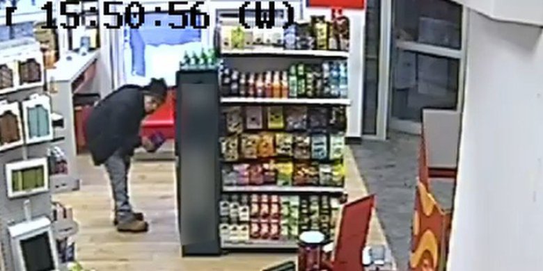 Nie wysłał listów, za to wyniósł towar za 900 zł. Policja szuka sprawcy „pocztowego skoku” [WIDEO]