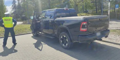 Olsztyn. Dodgem jechał mimo sądowego zakazu. Wpadł podczas zwykłej kontroli [ZDJĘCIA]