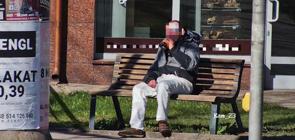 Ciepłe dni, zimny prysznic od straży miejskiej. Posypały się mandaty za alkohol w miejscach publicznych
