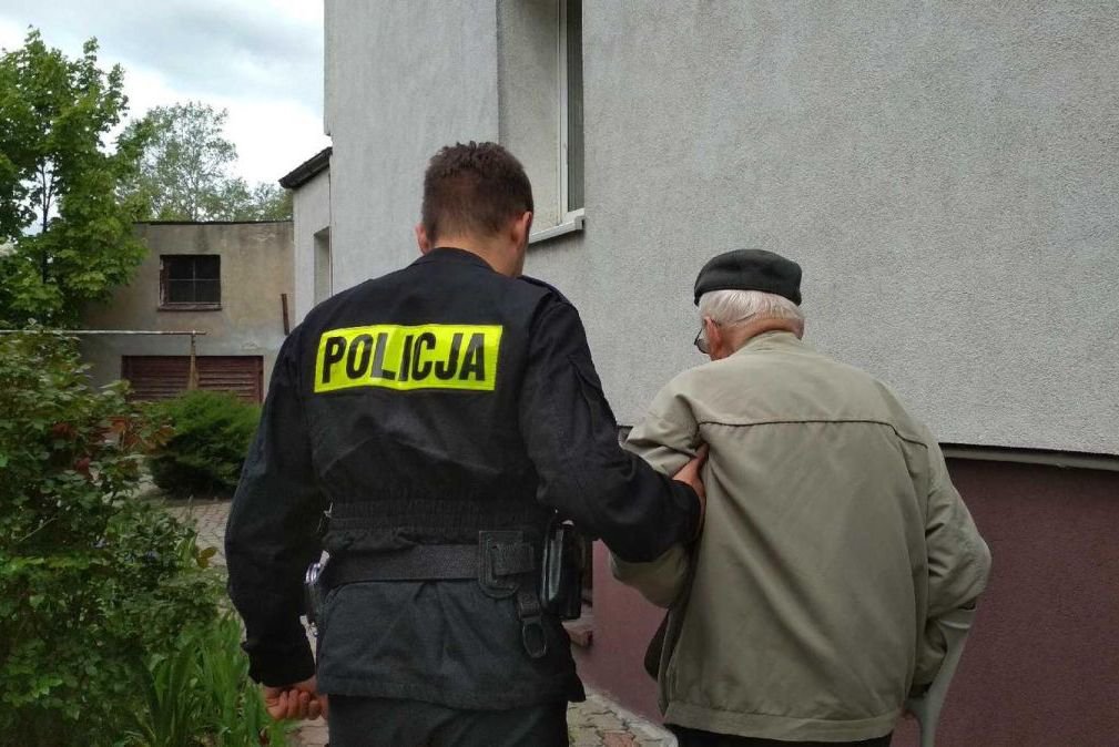 Zdezorientowany 95-latek błąkał się po ulicach Dobrego Miasta. Zareagowała czujna mieszkanka