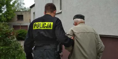 Zdezorientowany 95-latek błąkał się po ulicach Dobrego Miasta. Zareagowała czujna mieszkanka