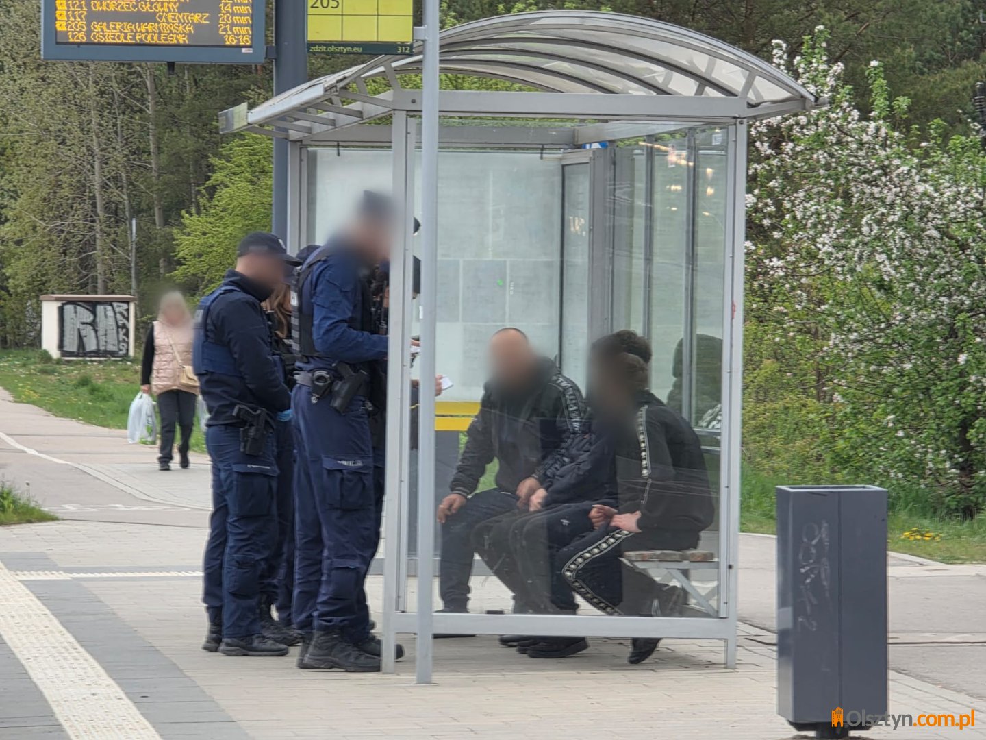 Rozbój na nastolatku na osiedlu Pieczewo. Zabrali mu m.in. kurtkę