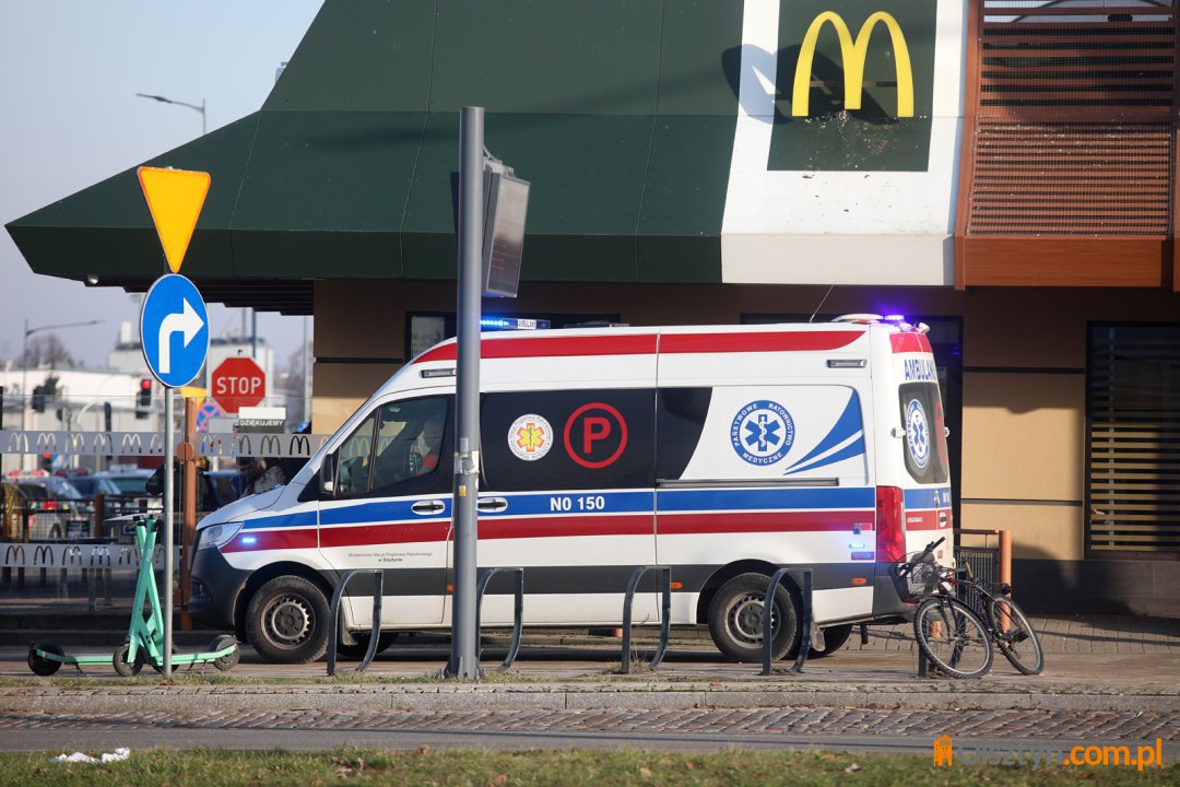 Dramatyczna sytuacja przy dworcu Olsztyn Główny. Reanimowano pasażerkę taksówki