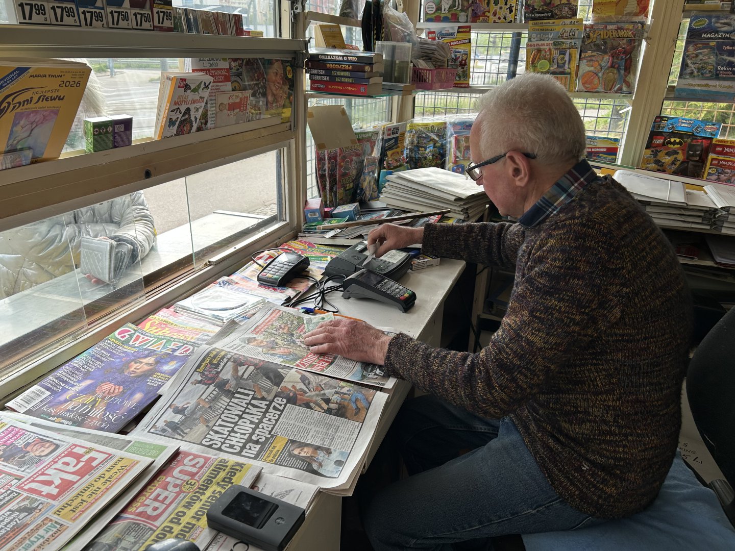 Kultowy kiosk przy ul. Żołnierskiej po 27 latach znika z mapy Olsztyna. „Będzie nam brakowało tego miejsca” [WIDEO]