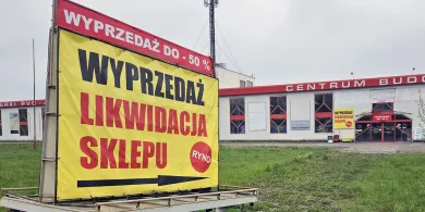 Likwidacja wielkiego sklepu budowlanego w Olsztynie. Wyprzedaż 25 tys. produktów i ogłoszenia o sprzedaży oraz wynajmie [ZDJĘCIA]