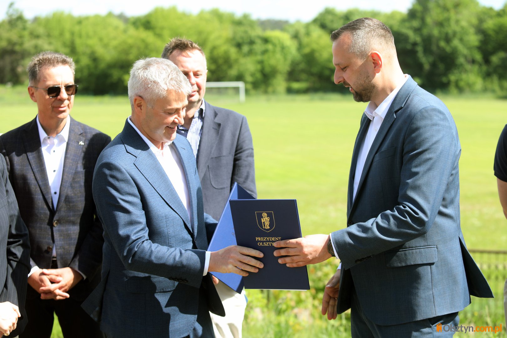 Umowa podpisana. Rusza budowa Ośrodka Szkolenia Piłkarskiego w Olsztynie. „Wielu mówiło, iż to się nie wydarzy” [ZDJĘCIA, WIDEO]