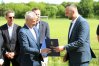 Na pierwszym planie prezes firmy Przemysłówka P.B.P Holding sp. z.o.o., Piotr Gryszczuk i prezydent Olsztyna, Robert Szewczyk