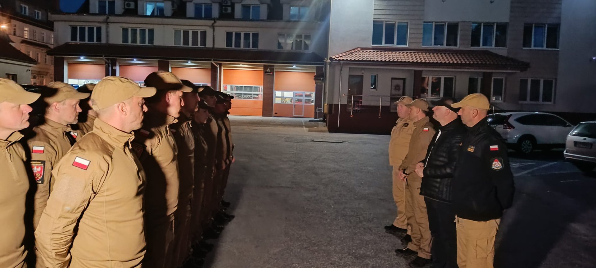400 strażaków walczy z ogniem pod Warszawą. Wysłano wsparcie z Olsztyna [ZDJĘCIA, WIDEO]
