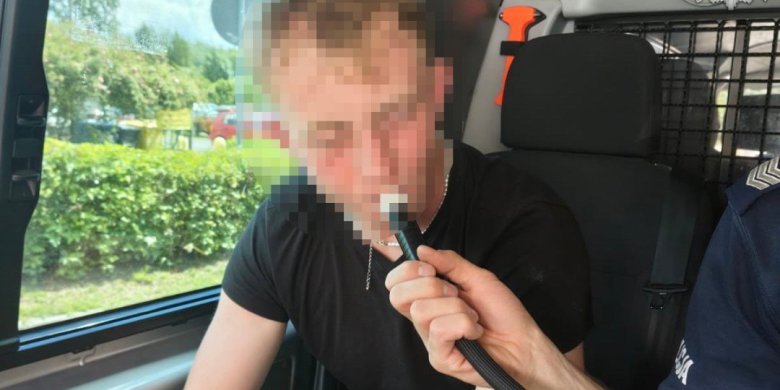 Na „podwójnym gazie” przez powiat olsztyński. Rekordzista na rowerze miał blisko 4 promile