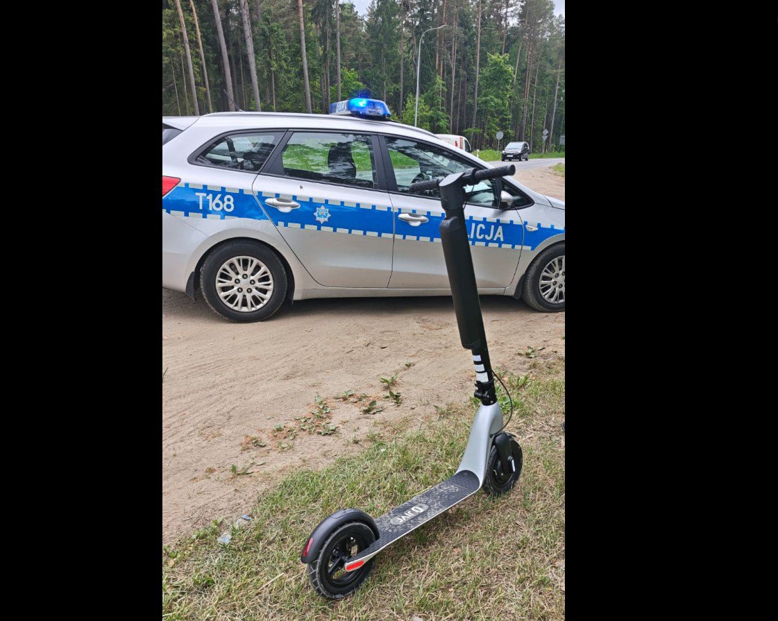 Gmina Jonkowo. 67-latek ruszył hulajnogą elektryczną w trasę drogą wojewódzką. Przejażdżkę przerwała policja