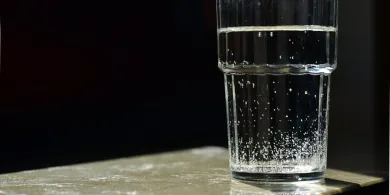 Pół litra wody z kranu w restauracjach bez opłat. Kiedy nowe przepisy mogą wejść w życie?