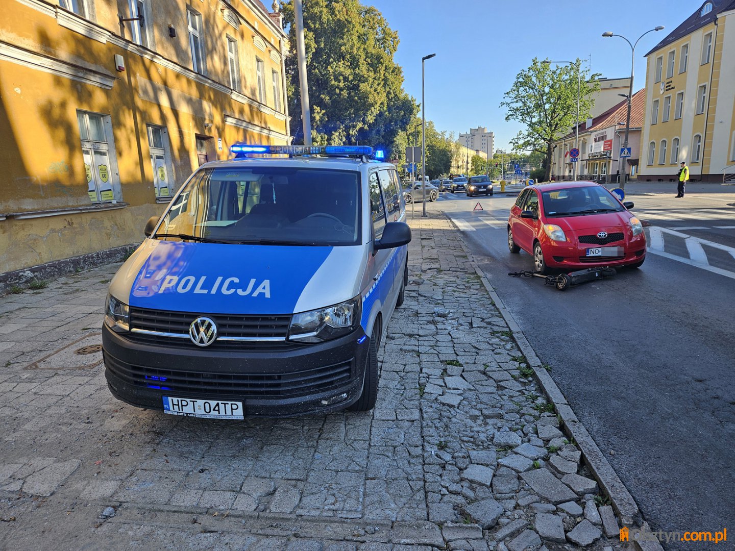 Potrącenie hulajnogisty i kraksa trzech aut. Pracowita niedziela służb w powiecie olsztyńskim
