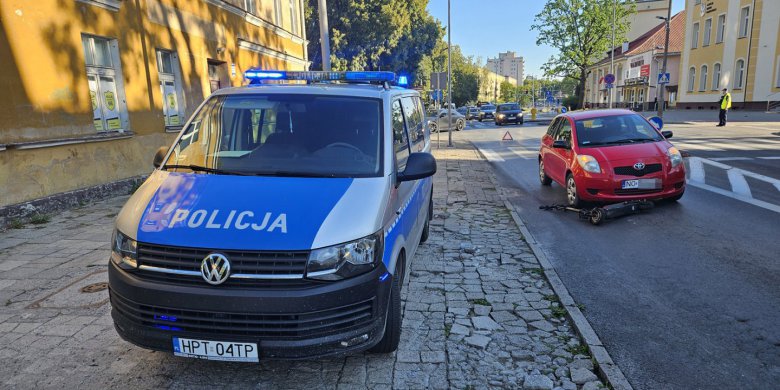 Artykuł: Potrącenie hulajnogisty i kraksa trzech aut. Pracowita niedziela służb w powiecie olsztyńskim