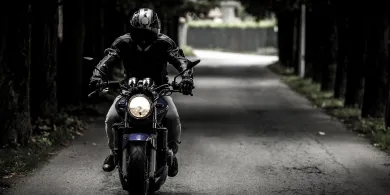 Olsztyn na dwóch kołach: jaki motocykl turystyczny wybrać na dalsze wyjazdy