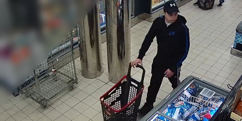 Artykuł: Olsztyn. Ominął kasy szerokim łukiem i "zawinął" towar za 1300 zł. Teraz szuka go policja [WIDEO]