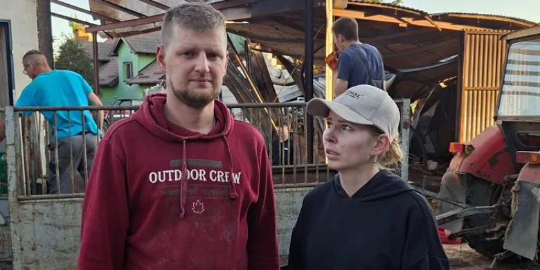 Powiat ostródzki. Znani z TikToka rolnicy stracili w pożarze niemal cały dorobek życia. Trwa walka o odbudowę gospodarstwa