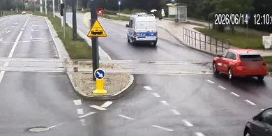 26-latka dawała w szyję? Finał przejażdżki hulajnogą po osiedlu Generałów był bolesny [WIDEO]