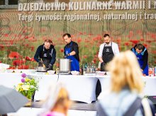 Regionalne smaki i kulinarne show z Jakubem Kuroniem na olsztyńskiej starówce. Tak wyglądały targi żywności [ZDJĘCIA]