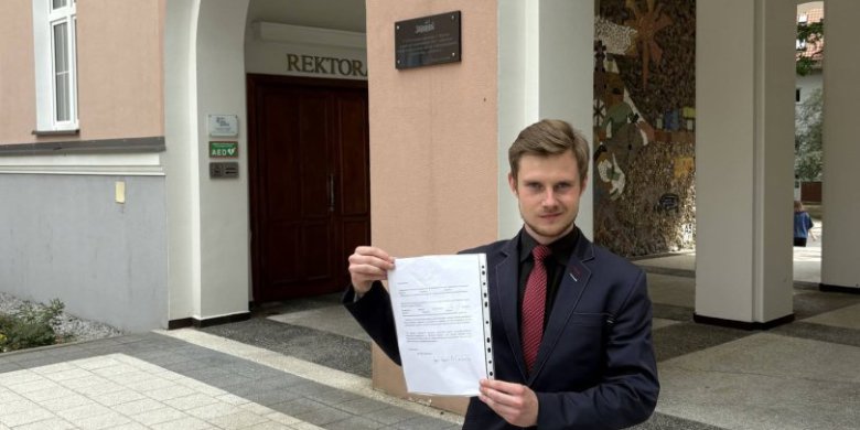 Artykuł: Czy z budynku UWM powinna zniknąć flaga Ukrainy? Złożono petycję w sprawie