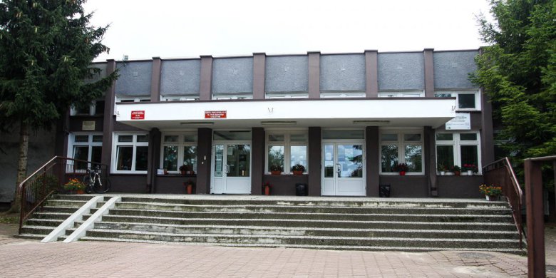 Artykuł: Jest aż tak źle? Na Zrzutce zbierają pieniądze na remont sali do języka polskiego w SP 34 w Olsztynie