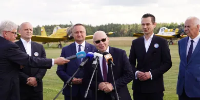 Lotnicze święto wraca do Gryźlin. Będą akrobacje, fajerwerki i skoki spadochronowe [PEŁNY PROGRAM, WIDEO]