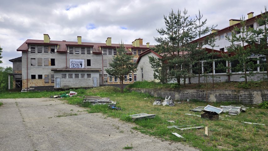 Niedokończona inwestycja i wielkie plany. Co kryje opuszczony budynek w Dorotowie? [ZDJĘCIA]