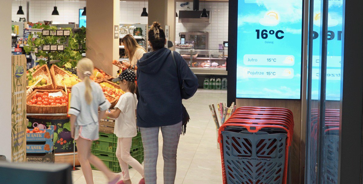 Blisko 48 proc. konsumentów zauważa w sklepach wyświetlane reklamy na ekranach [RAPORT]