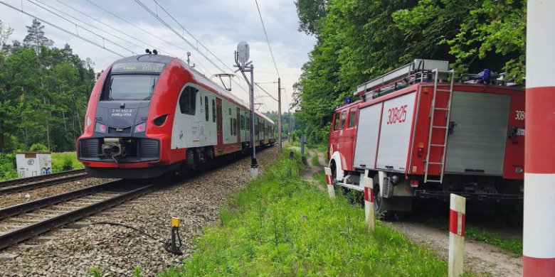 Artykuł: Tragedia pod Olsztynem. 46-latek wpadł pod pociąg