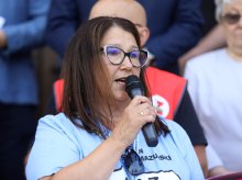 Pikieta przed urzędem marszałkowskim. Protestujący alarmują ws. konsolidacji szpitali [ZDJĘCIA, WIDEO]