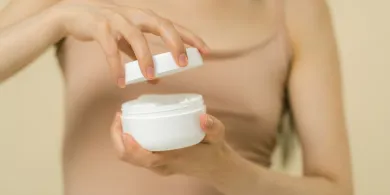 Spray czy emulsja po opalaniu – co wybrać po wakacyjnym plażowaniu?