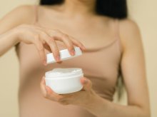 Spray czy emulsja po opalaniu – co wybrać po wakacyjnym plażowaniu?