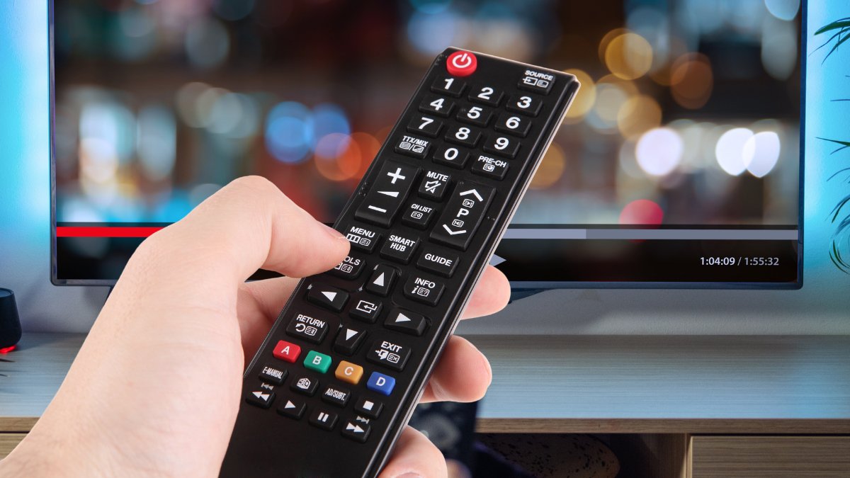Tradycyjna telewizja wciąż ma się dobrze. Codziennie ogląda ją niemal 6 na 10 Polaków