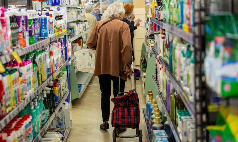 Chemia gospodarcza, używki i słodycze liderami podwyżek w sklepach [RAPORT]
