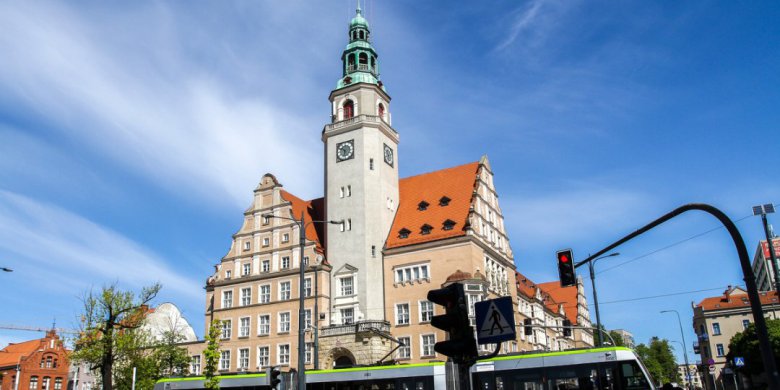 Artykuł: Kolejne podwyżki dla setek urzędników. Olsztyn przeznaczy na nie ponad 4 mln zł