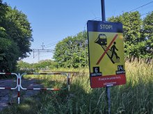 Olsztyn. Pociąg z impetem wjeżdżający w autobus - taki mural ma upamiętnić ofiary wypadku sprzed 40 lat