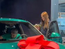 Hołowczyc zaszalał z prezentem dla 18-letniej córki? „Będziesz miała samochodzik” Reakcja dziewczyny mówi wszystko [WIDEO]