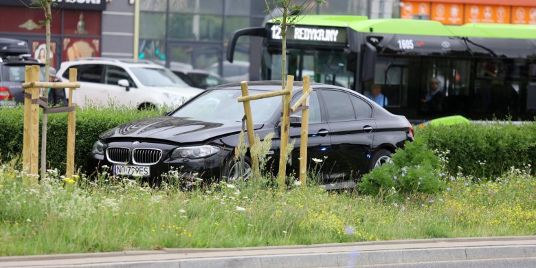Olsztyn. Zmiana pasa ruchu zakończyła się kolizją. 