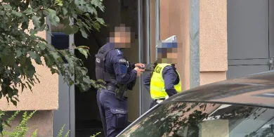 Policyjny pościg głównymi ulicami miasta. Kierowca zbiegł [ZDJĘCIA]