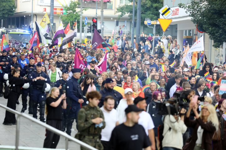 Głównymi ulicami miasta po raz 6. przeszedł Olsztyński Marsz Równości [ZDJĘCIA, WIDEO]